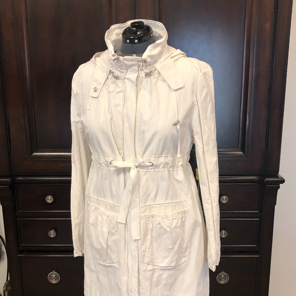 NWT TAHARI LARGE White lined jacket HARDWARE HOOD